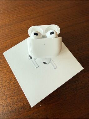 Apple White AirPods with Charging Case
